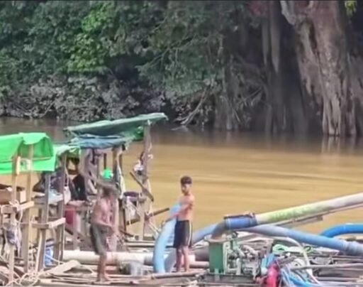 Sekadau : Operasi PETI Ditemukan Berjalan Aman. Kata Polres Sudah Tidak Ada. Sekadau : Operasi PETI Ditemukan Berjalan Aman. Kata Polres Sudah Tidak Ada.