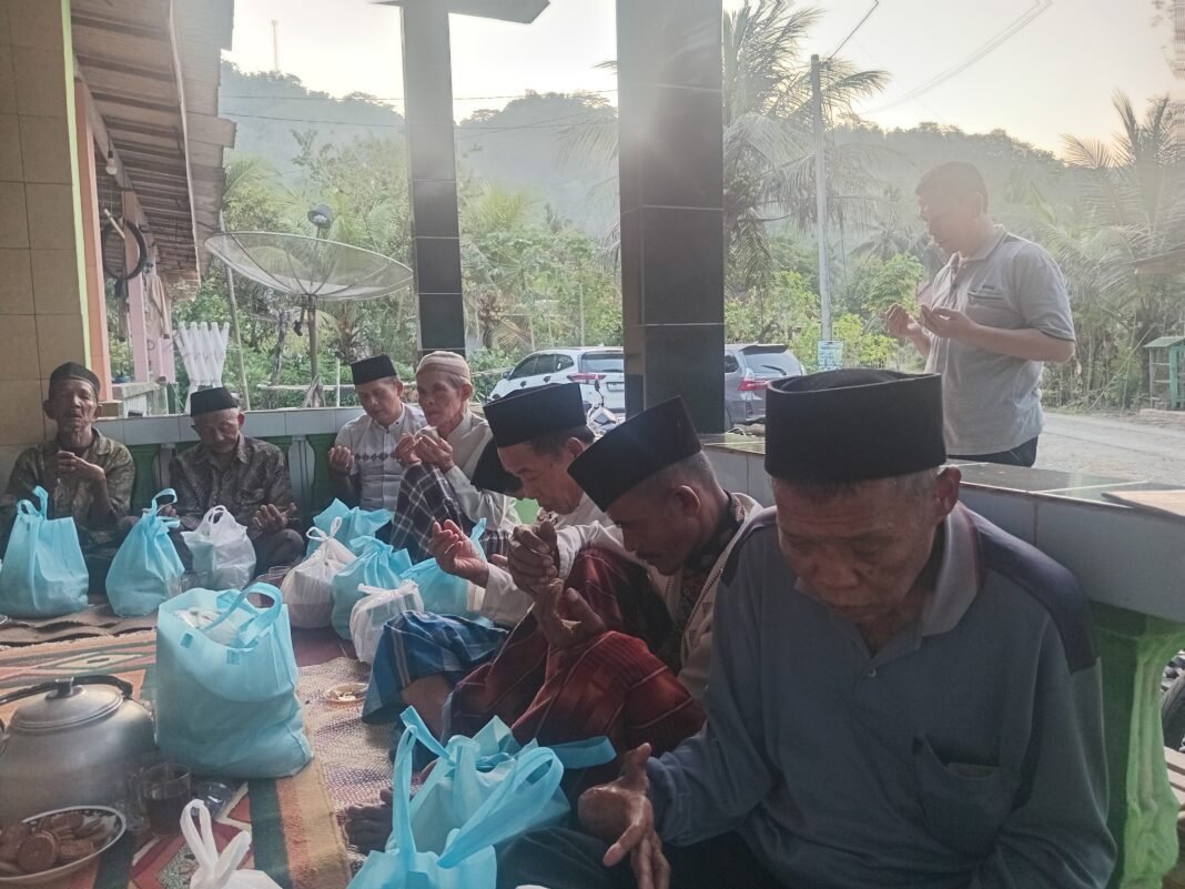 H. Kuswanto SH. M.Si: Tradisi Meling/Mendhak, Kearifan Lokal Bakti Anak Pada Orang Tua yang Telah Tiada. H. Kuswanto SH. M.Si: Tradisi Meling/Mendhak, Kearifan Lokal Bakti Anak Pada Orang Tua yang Telah Tiada.