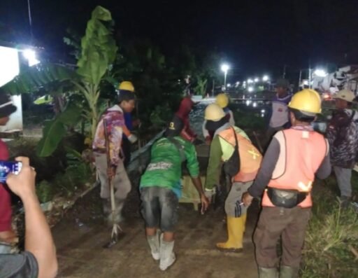 Kebahagiaan Warga Dukuh Jeruk, H. Nico Antonio Wujudkan Jalan Layak Kebahagiaan Warga Dukuh Jeruk, H. Nico Antonio Wujudkan Jalan Layak