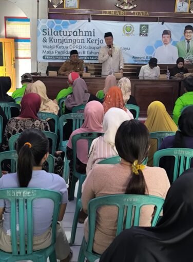 Kunker ke Kedokanbunder, Wakil Ketua DPRD Indramayu Amroni Kawal Program BSPS Kunker ke Kedokanbunder, Wakil Ketua DPRD Indramayu Amroni Kawal Program BSPS