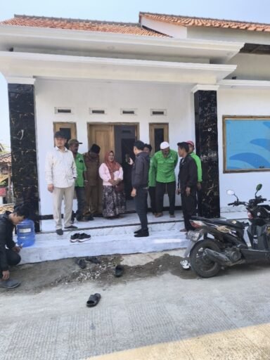 Kawal Program BSPS, Wakil Ketua DPRD Indramayu Amroni Tinjau Rumah Warga Kawal Program BSPS, Wakil Ketua DPRD Indramayu Amroni Tinjau Rumah Warga