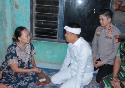 Gubernur Jabar Didampingi Kapolres Indramayu Mengunjungi Keluarga Korban Kecelakaan Lalu Lintas Jalan Pantura Gubernur Jabar Didampingi Kapolres Indramayu Mengunjungi Keluarga Korban Kecelakaan Lalu Lintas Jalan Pantura