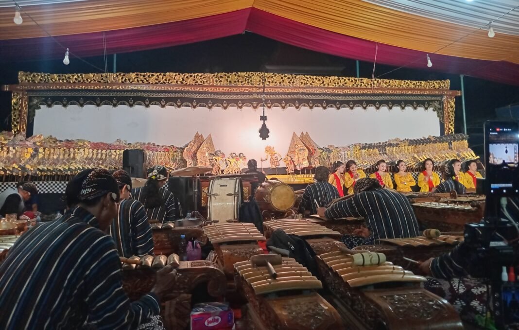 Lakon Wirata Parwa Dalang Sunarpo Guno Prayitno Meriahkan.Merti Desa Kalimati, Pituruh. Lakon Wirata Parwa Dalang Sunarpo Guno Prayitno Meriahkan.Merti Desa Kalimati, Pituruh.