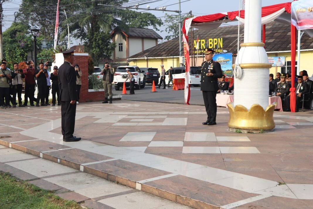 Upacara Hari Bhayangkara ke-80 di Muara Enim Berlangsung Khidmat, Teguhkan Komitmen “Polri Untuk Masyarakat” Upacara Hari Bhayangkara ke-80 di Muara Enim Berlangsung Khidmat, Teguhkan Komitmen “Polri Untuk Masyarakat”