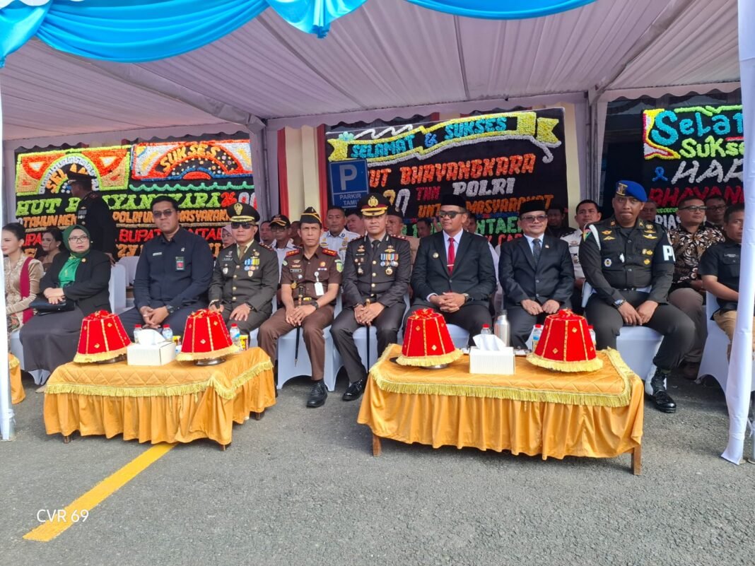 Bupati Bantaeng dan Forkopimda Hadiri Hari Bhayangkara ke-80 Bupati Bantaeng dan Forkopimda Hadiri Hari Bhayangkara ke-80
