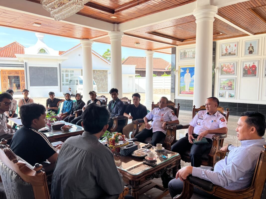 Audiensi Mahasiswa IPB, Bupati Parosil Dorong Lahirnya Generasi Penggerak Hilirisasi Kopi Lampung Barat Audiensi Mahasiswa IPB, Bupati Parosil Dorong Lahirnya Generasi Penggerak Hilirisasi Kopi Lampung Barat
