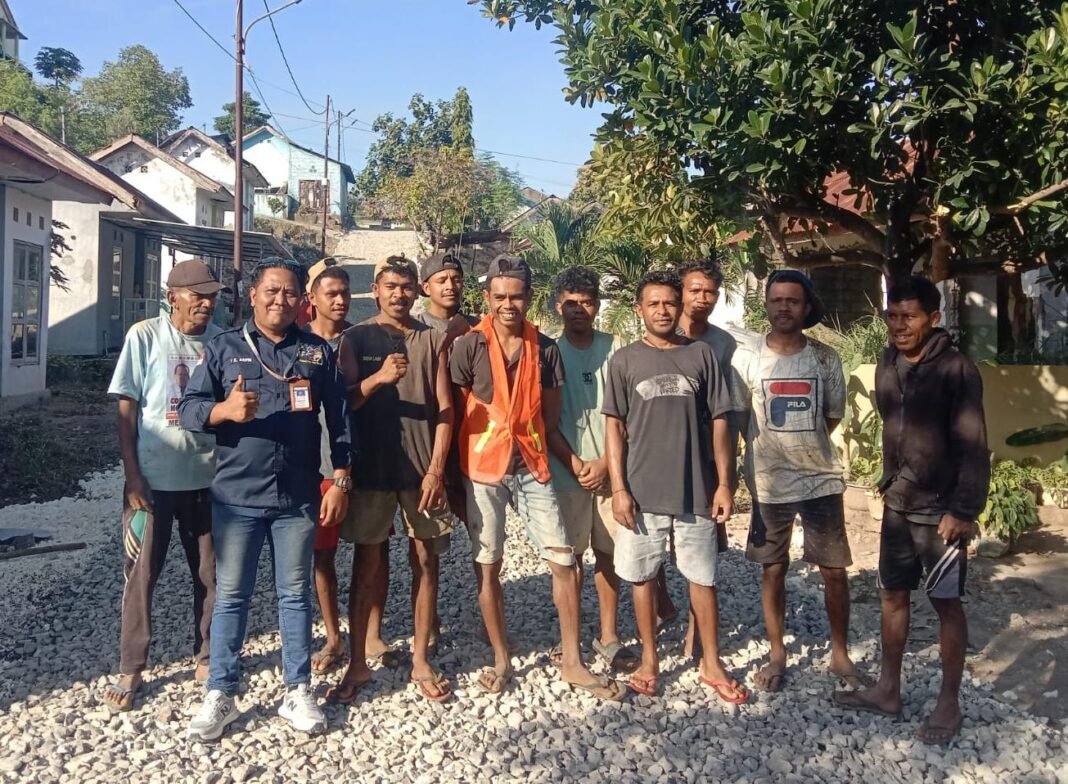 “Terima Kasih Ibu Esy Bire”: Warga Puri Manulai Indah Apresiasi Perjuangan Perbaikan Jalan Perumahan “Terima Kasih Ibu Esy Bire”: Warga Puri Manulai Indah Apresiasi Perjuangan Perbaikan Jalan Perumahan