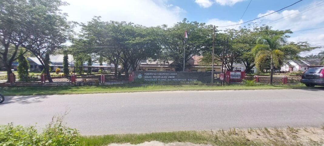Penjelasan Pro Aktif PUPR Landak Terkait Proses Pembangunan Jalan Penjelasan Pro Aktif PUPR Landak Terkait Proses Pembangunan Jalan