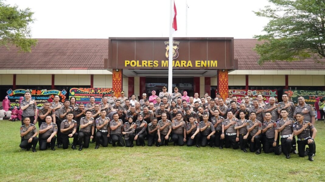 66 Personel Polres Muara Enim Naik Pangkat, Kapolres: Jadikan Amanah untuk Tingkatkan Kinerja dan Pengabdian 66 Personel Polres Muara Enim Naik Pangkat, Kapolres: Jadikan Amanah untuk Tingkatkan Kinerja dan Pengabdian