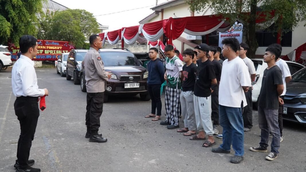 Polres Muara Enim Lepas Tim E-sport Mobile Legends Menuju Kapolri Cup Tingkat Polda Sumsel Polres Muara Enim Lepas Tim E-sport Mobile Legends Menuju Kapolri Cup Tingkat Polda Sumsel