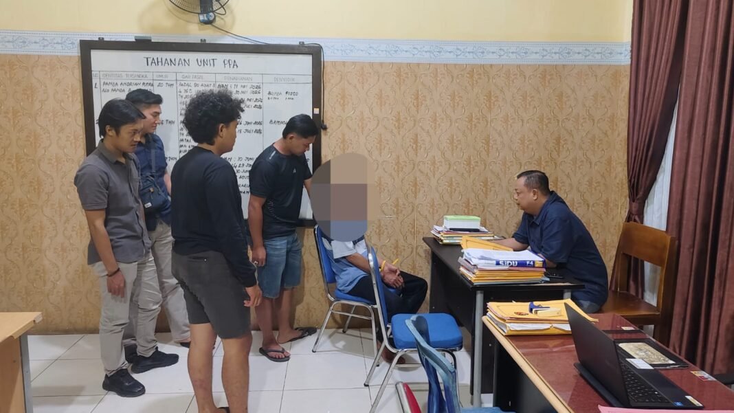 *Bejat, Ayah di Ujan Mas Kepahiang Cabuli Dua Anak Kandung, Ditangkap Polres* *Bejat, Ayah di Ujan Mas Kepahiang Cabuli Dua Anak Kandung, Ditangkap Polres*