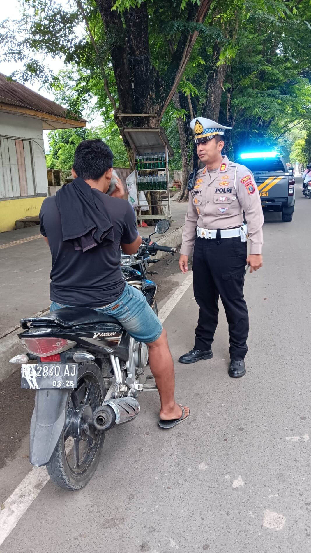 Bukan Tilang Dulu! Satlantas Langkat Terapkan ‘Teguran Simpatik’ di Jam Sibuk Pagi, Warga Apresiasi” Bukan Tilang Dulu! Satlantas Langkat Terapkan ‘Teguran Simpatik’ di Jam Sibuk Pagi, Warga Apresiasi”