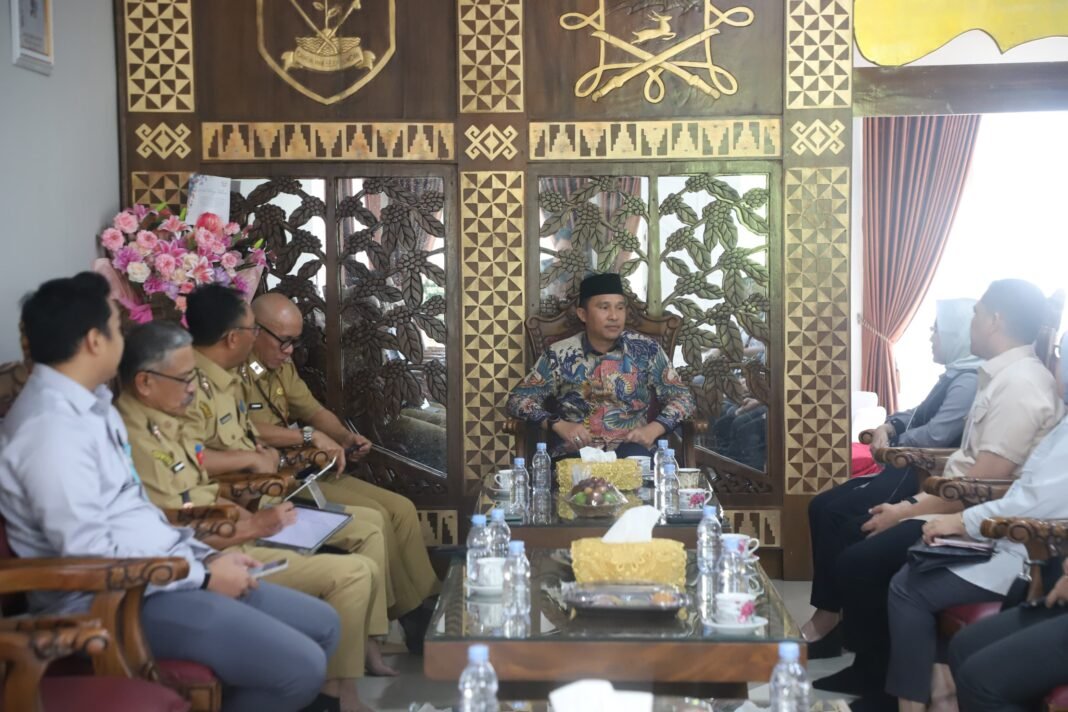 Bupati Lampung Barat Terima Audiensi Dirut Bank Lampung, Bahas Penguatan Peningkatan Layanan Perbankan Bupati Lampung Barat Terima Audiensi Dirut Bank Lampung, Bahas Penguatan Peningkatan Layanan Perbankan