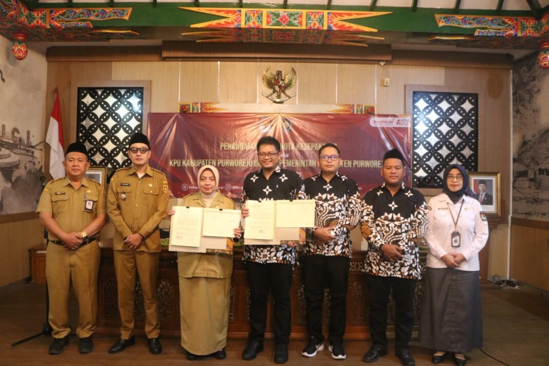 Perkuat Sinergi Membangun Demokrasi, Ketua KPU Purworejo dan Bupati Tanda Tangani Nota Kesepakatan Perkuat Sinergi Membangun Demokrasi, Ketua KPU Purworejo dan Bupati Tanda Tangani Nota Kesepakatan