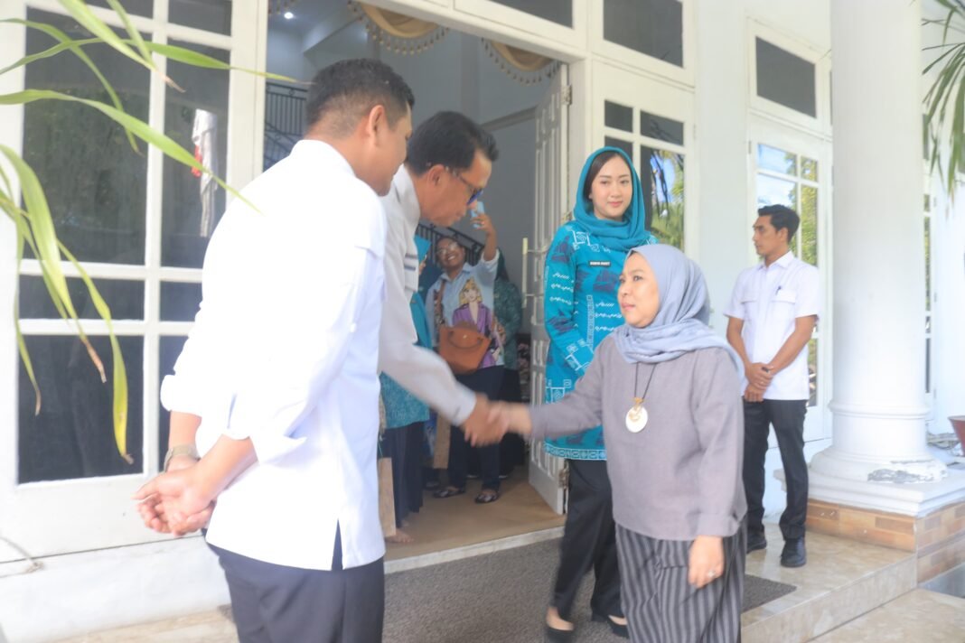 Bupati Bantaeng Sambut Kunjungan Tim Penggerak PKK Provinsi Papua Bupati Bantaeng Sambut Kunjungan Tim Penggerak PKK Provinsi Papua