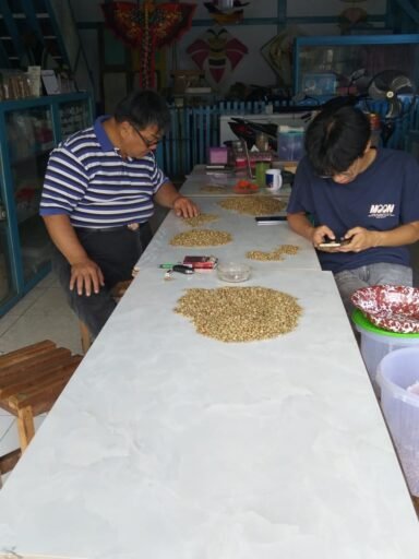 Chinhonha Coffee Kepahiang: Jual “Isi Bukan Kemasan”, Raih Juara 2 Cupping Bencoolen Fest 2025 Chinhonha Coffee Kepahiang: Jual “Isi Bukan Kemasan”, Raih Juara 2 Cupping Bencoolen Fest 2025