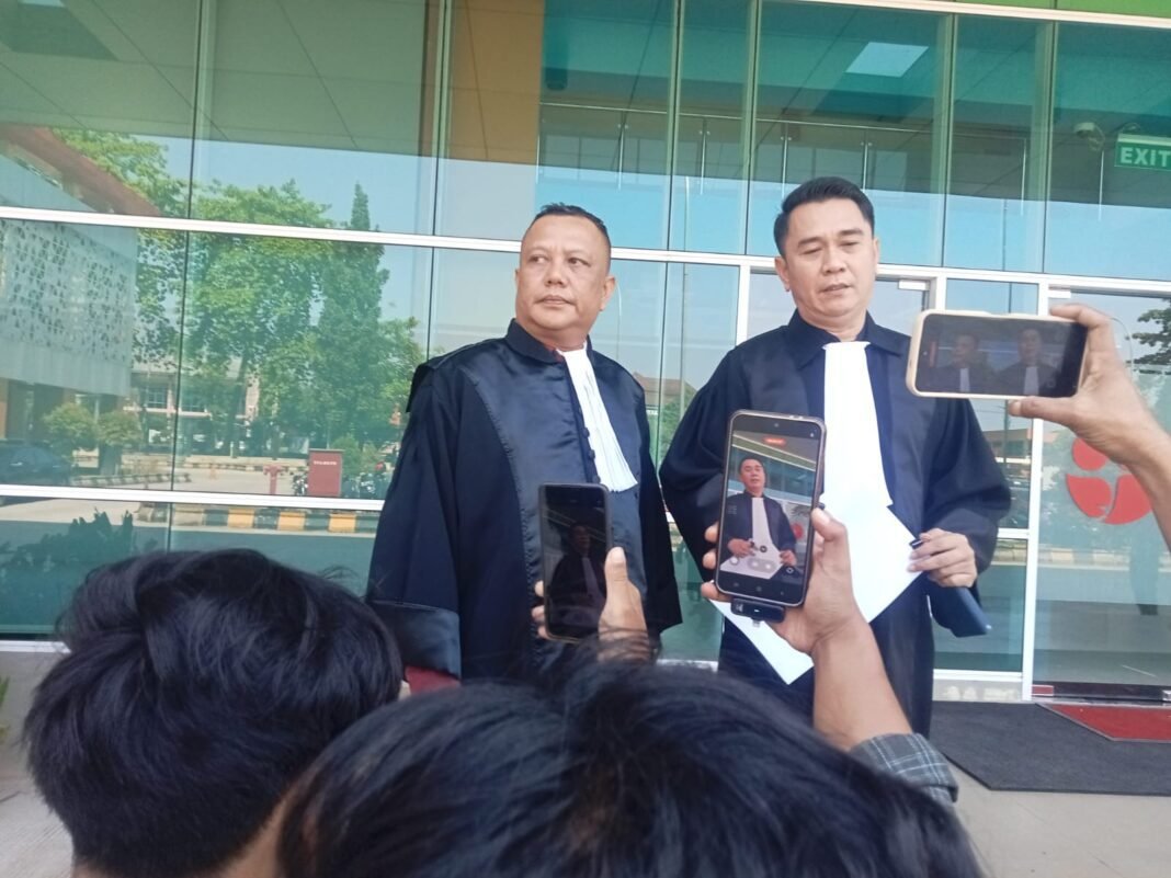 Diwarnai Penjagaan Ketat Kepolisian Majelis Hakim Tunda Sidang Dakmawan Wartawan Triberita com Diwarnai Penjagaan Ketat Kepolisian Majelis Hakim Tunda Sidang Dakmawan Wartawan Triberita com