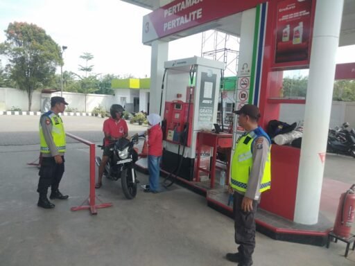 Guna Menjaga Keamanan Wilayah, Polsek Padang Tualang Rutin Melaksanakan Patroli Obyek Vital Pada SPBU Guna Menjaga Keamanan Wilayah, Polsek Padang Tualang Rutin Melaksanakan Patroli Obyek Vital Pada SPBU