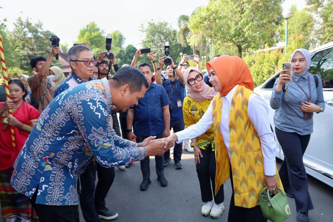 Bupati Bantaeng Turut Sambut Kunjungan Penasihat DWP Kementerian ESDM di Barru Bupati Bantaeng Turut Sambut Kunjungan Penasihat DWP Kementerian ESDM di Barru