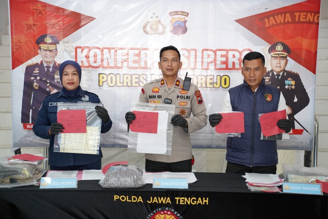 Modus Tipu Lewat Kencan Daring Terbongkar, Polres Purworejo Tangkap Pelaku Pencurian Modus Tipu Lewat Kencan Daring Terbongkar, Polres Purworejo Tangkap Pelaku Pencurian
