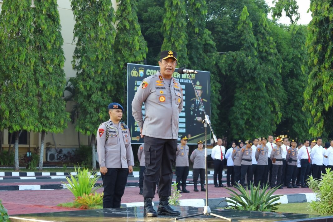 Apel Pagi Gabungan Polda Sulsel, Kapolda Sampaikan Apresiasi dan Dorong Penguatan Soliditas Apel Pagi Gabungan Polda Sulsel, Kapolda Sampaikan Apresiasi dan Dorong Penguatan Soliditas