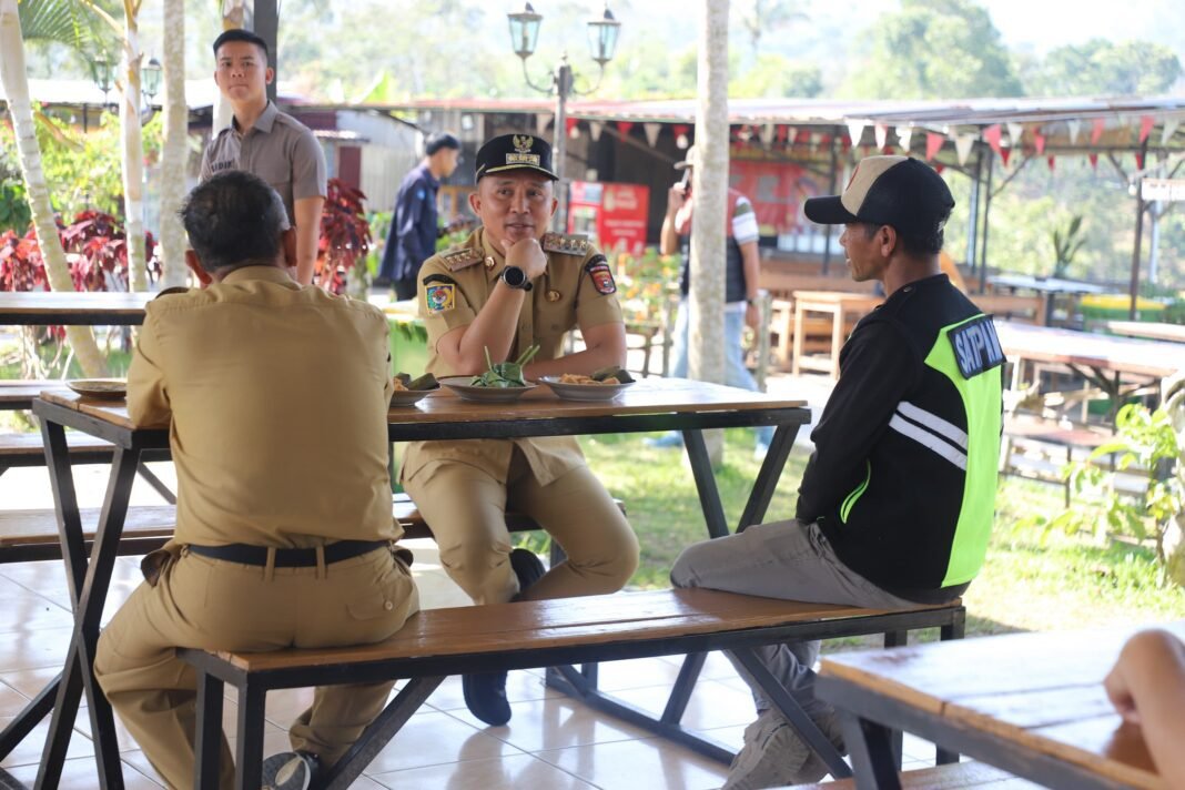 Tinjau Sekolah Kopi, Bupati Parosil Beri Pesan ke Dinas Perkebunan Hingga Karyawan Tinjau Sekolah Kopi, Bupati Parosil Beri Pesan ke Dinas Perkebunan Hingga Karyawan