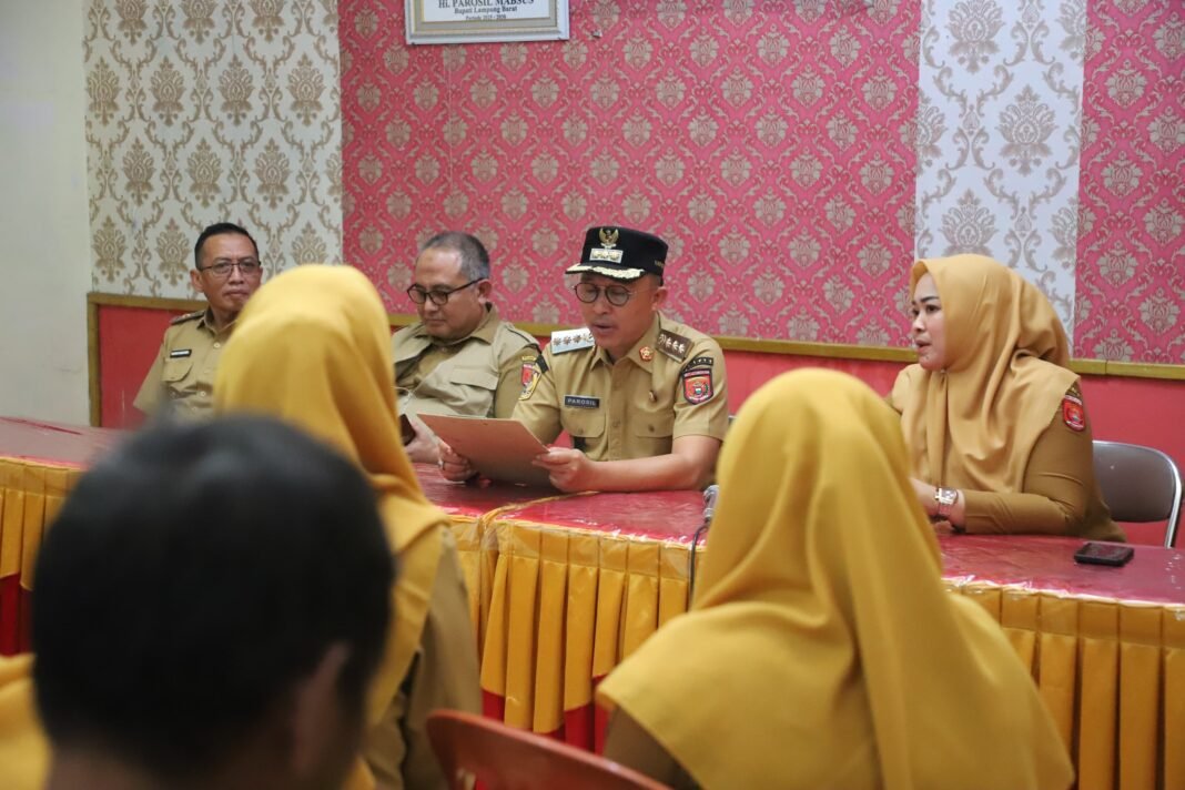 Kunjungi Kecamatan Way Tenong, Bupati Lampung Barat Tekankan Disiplin, Kebersihan, dan Sinergi Pelayanan. Kunjungi Kecamatan Way Tenong, Bupati Lampung Barat Tekankan Disiplin, Kebersihan, dan Sinergi Pelayanan.