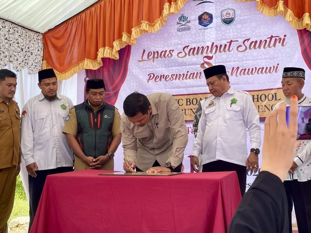 Raih Akreditasi A, Bupati Bantaeng Beri Bantuan Pembangunan Asrama Pesantren An-Nawawi Raih Akreditasi A, Bupati Bantaeng Beri Bantuan Pembangunan Asrama Pesantren An-Nawawi