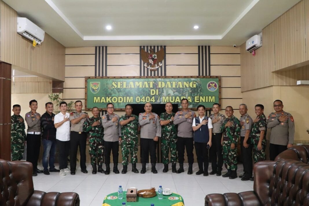 Kapolres Muara Enim dan Kodim 0404 Perkokoh Soliditas, Wujudkan Kamtibmas yang Aman dan Kondusif Kapolres Muara Enim dan Kodim 0404 Perkokoh Soliditas, Wujudkan Kamtibmas yang Aman dan Kondusif