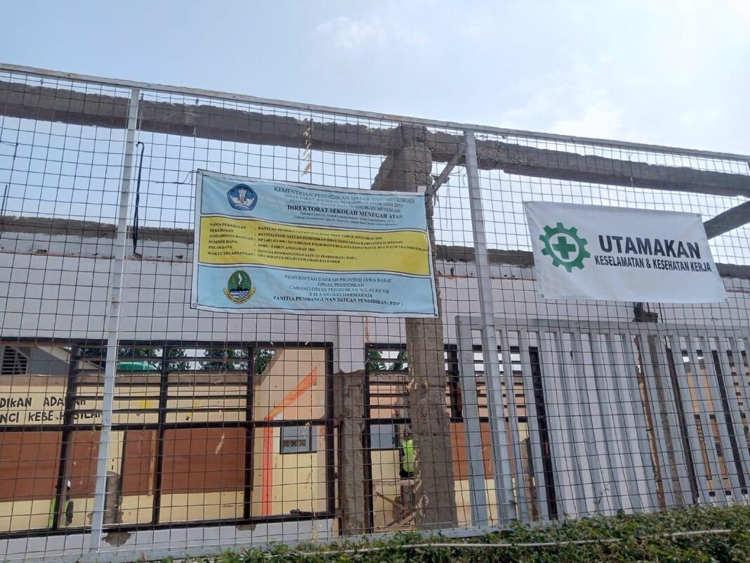 Pelaksanaan Pembangunan Revitalisasi SMAN Darmaraja Bisa Dijadikan Contoh Serta Berjalan Lancar Pelaksanaan Pembangunan Revitalisasi SMAN Darmaraja Bisa Dijadikan Contoh Serta Berjalan Lancar