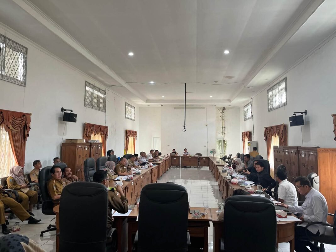 DPRD Kepahiang Mulai Bahas KUA-PPAS 2027, Ketua DPRD: Anggaran Harus Efektif dan Pro-Rakyat* DPRD Kepahiang Mulai Bahas KUA-PPAS 2027, Ketua DPRD: Anggaran Harus Efektif dan Pro-Rakyat*