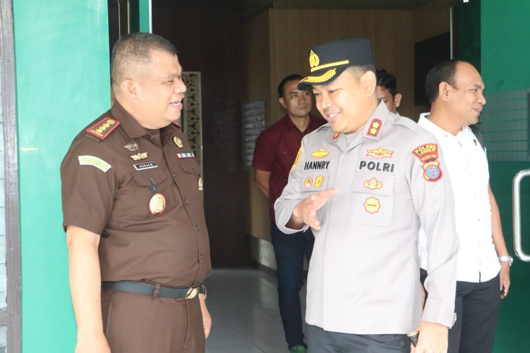 Perkuat Sinergi Penegakan Hukum, Kapolres Langkat Jalin Koordinasi Erat dengan Plt Bupati dan Kejari” Perkuat Sinergi Penegakan Hukum, Kapolres Langkat Jalin Koordinasi Erat dengan Plt Bupati dan Kejari”