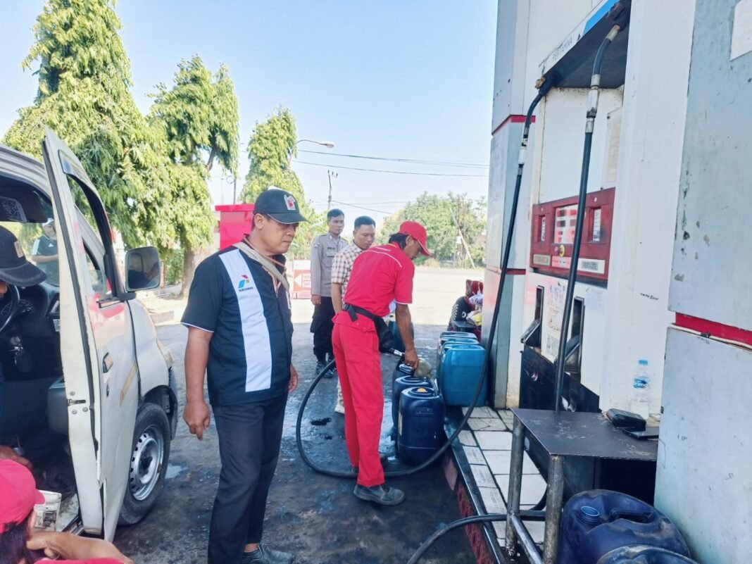 Polsek Juntinyuat Pembelian Solar dengan Jerigen di SPBU Limbangan Sesuai Aturan dan Memiliki Izin Resmi Polsek Juntinyuat Pembelian Solar dengan Jerigen di SPBU Limbangan Sesuai Aturan dan Memiliki Izin Resmi
