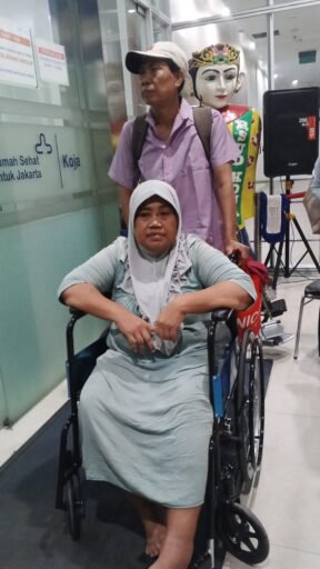 Korban Tabrakan di Cilincing Butuh Operasi, Keluarga Klaim Penabrak Sulit Dihubungi Korban Tabrakan di Cilincing Butuh Operasi, Keluarga Klaim Penabrak Sulit Dihubungi
