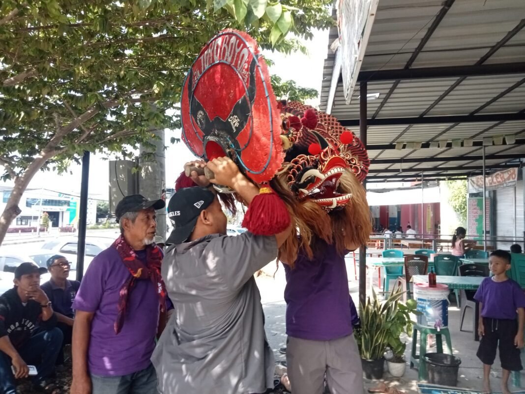SEDULURAN JOYOBOYO KEDIRI SIAP TAMPILKAN SENI JARANAN PEGON SAMBOYOAN DI HUT RI KE-81 BERSAMA K2S SEDULURAN JOYOBOYO KEDIRI SIAP TAMPILKAN SENI JARANAN PEGON SAMBOYOAN DI HUT RI KE-81 BERSAMA K2S
