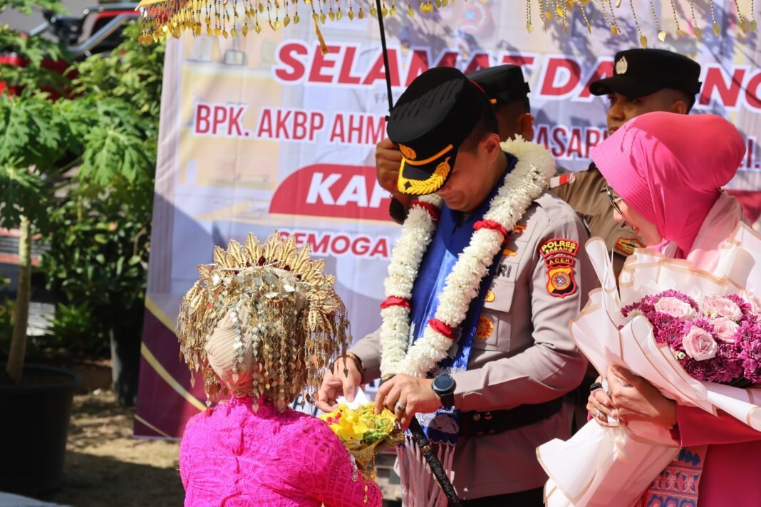 Polres Sabang Sambut Kapolres Baru dengan Prosesi Adat dan Pedang Pora | Kompas.sbs Polres Sabang Sambut Kapolres Baru dengan Prosesi Adat dan Pedang Pora | Kompas.sbs