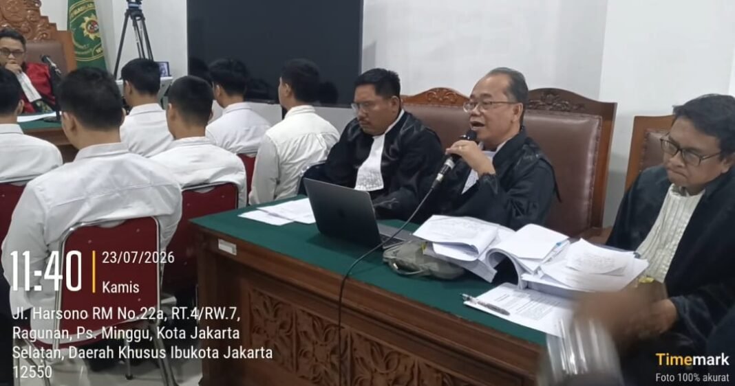 Persidangan Kasus Tewasnya Dua Debt Collector Memanas, Kericuhan Terjadi Usai Sidang Persidangan Kasus Tewasnya Dua Debt Collector Memanas, Kericuhan Terjadi Usai Sidang