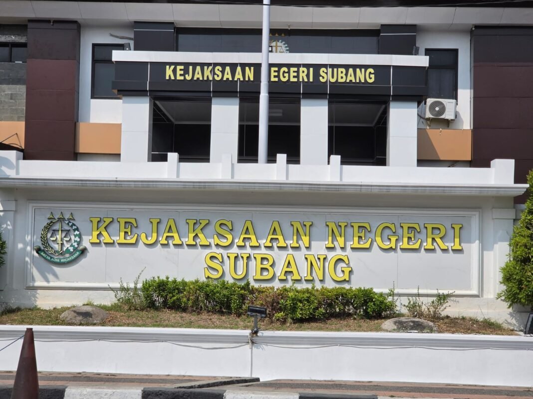 AMS Subang Spanduk Bebas Pungutan Tidak Dipasang kejaksaan dan Tipikor Wajib Usut Dugaan Korupsi Dana Bos AMS Subang Spanduk Bebas Pungutan Tidak Dipasang kejaksaan dan Tipikor Wajib Usut Dugaan Korupsi Dana Bos