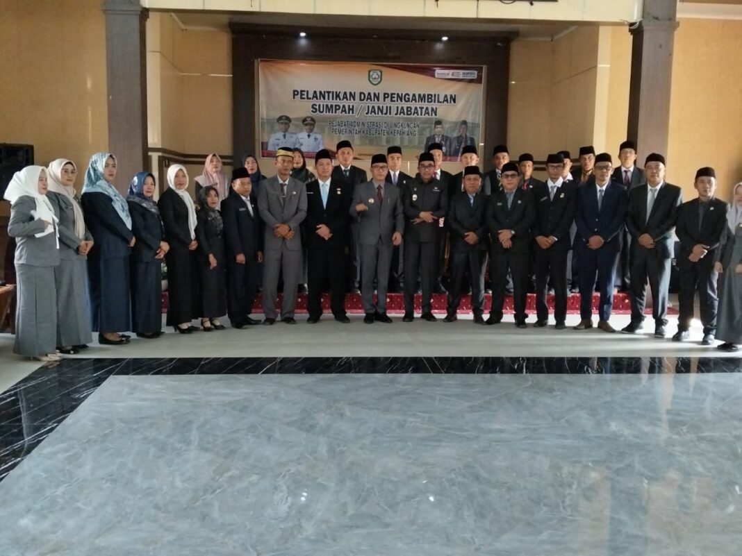 *Bupati Kepahiang Lantik 88 Pejabat Eselon III dan IV, Minta Tingkatkan Pelayanan* *Bupati Kepahiang Lantik 88 Pejabat Eselon III dan IV, Minta Tingkatkan Pelayanan*