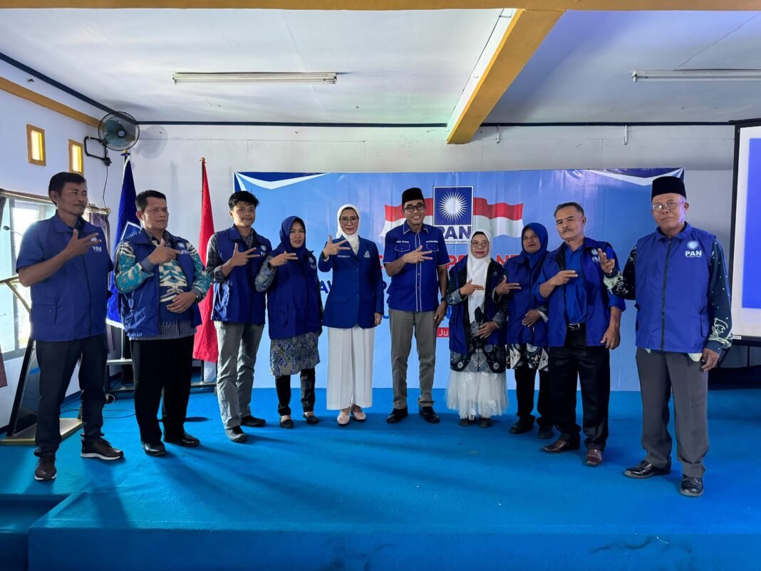 *KETUA DPD PAN BUKA RAKERDA DENGAN PANTUN, DEWI CORYATI LANTIK RELAWAN PAN KEPAHIANG* *KETUA DPD PAN BUKA RAKERDA DENGAN PANTUN, DEWI CORYATI LANTIK RELAWAN PAN KEPAHIANG*