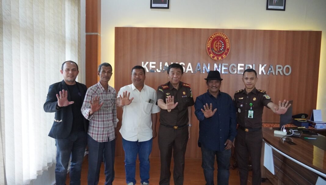LMP Kabupaten Karo Audensi ke Kejari Karo ! Membangun Silaturahmi dan Mengundang Kajari Hadiri KMF LMP Kabupaten Karo Audensi ke Kejari Karo ! Membangun Silaturahmi dan Mengundang Kajari Hadiri KMF