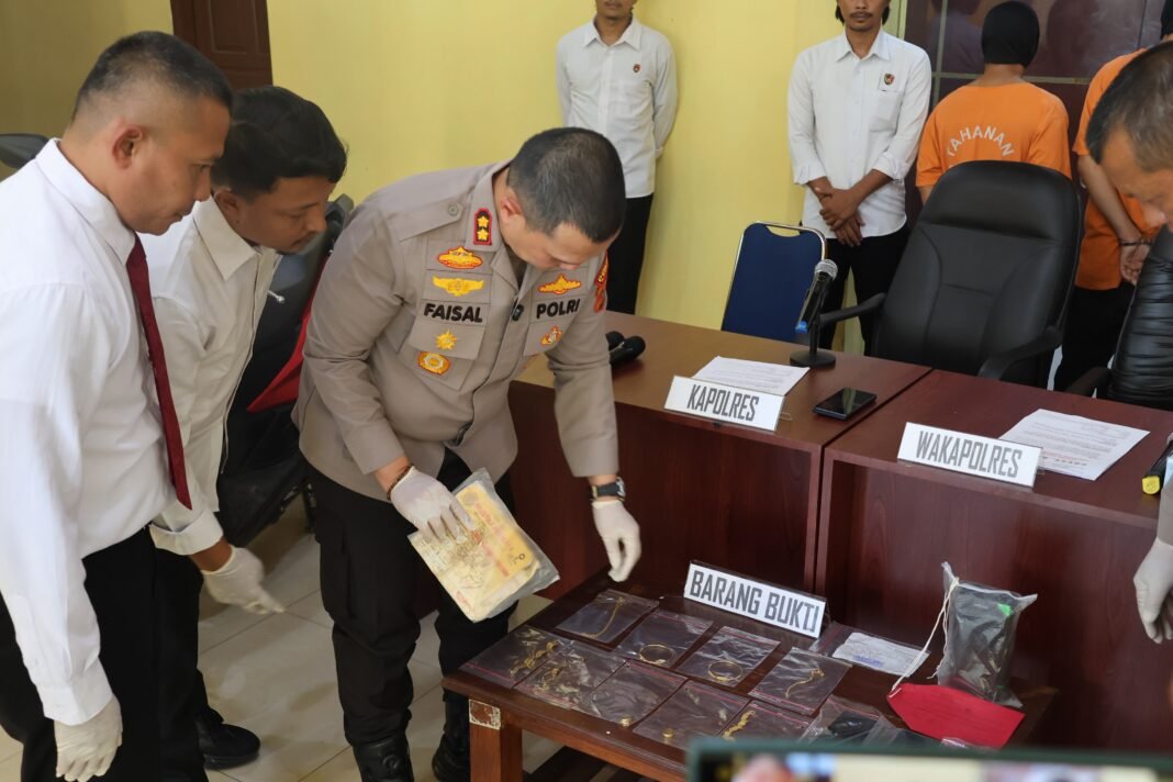 Gerak Cepat Satreskrim Polres Sabang Ungkap Kasus Curat, Tiga Pelaku Diamankan | Kompas. sbs Gerak Cepat Satreskrim Polres Sabang Ungkap Kasus Curat, Tiga Pelaku Diamankan | Kompas. sbs