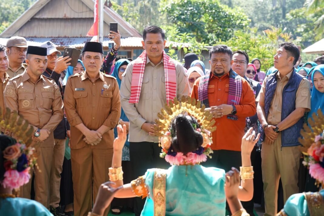 Sambut Tim Verifikasi Provinsi, Bupati Bantaeng Minta Desa Fokus Layani Masyarakat Sambut Tim Verifikasi Provinsi, Bupati Bantaeng Minta Desa Fokus Layani Masyarakat