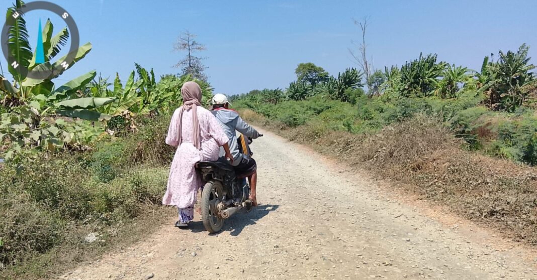 Jalan Pemda, Penghubung 2 Desa Rusak Tahunun , Warga Pertanyakan Tupoksi Pemerintah? Jalan Pemda, Penghubung 2 Desa Rusak Tahunun , Warga Pertanyakan Tupoksi Pemerintah?