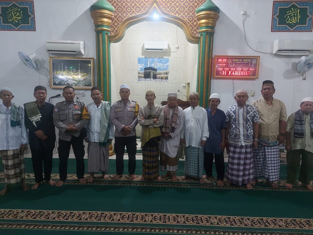 Patroli SULING Polsek Lawang Kidul Pererat Silaturahmi dan Jaga Kamtibmas Jelang Subuh Patroli SULING Polsek Lawang Kidul Pererat Silaturahmi dan Jaga Kamtibmas Jelang Subuh