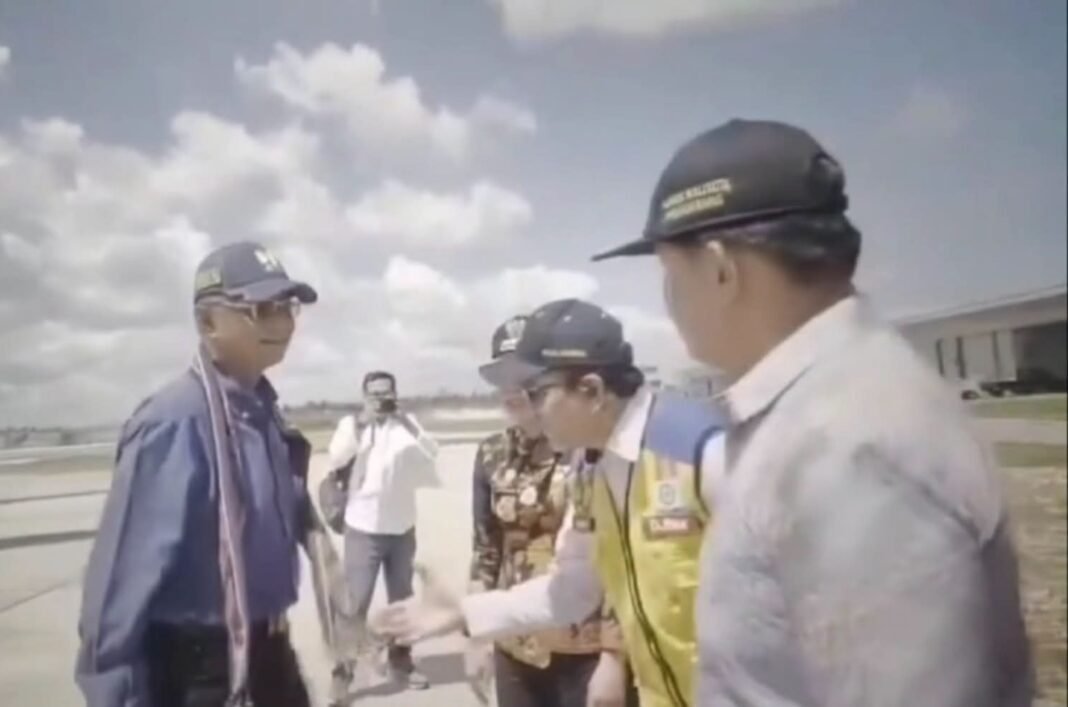 Vidio Dimedsos : Menteri PU Abaikan Salam Dari Pejabat BPJN Kalbar Vidio Dimedsos : Menteri PU Abaikan Salam Dari Pejabat BPJN Kalbar