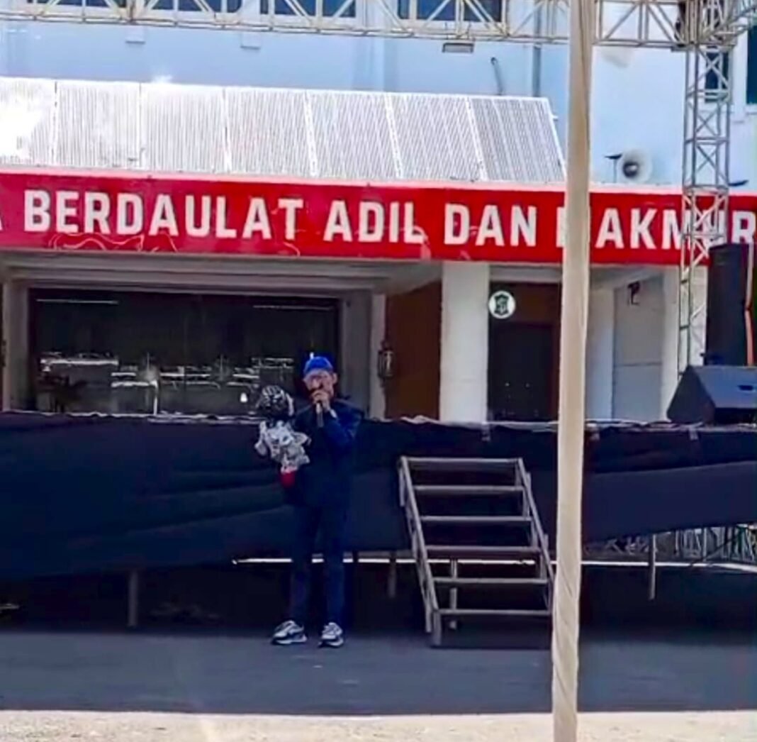 Aksi Lucu Boneka Ayis Hipnotis Ratusan Anak Surabaya di Peringatan Hari Anak Nasional 2026 Aksi Lucu Boneka Ayis Hipnotis Ratusan Anak Surabaya di Peringatan Hari Anak Nasional 2026