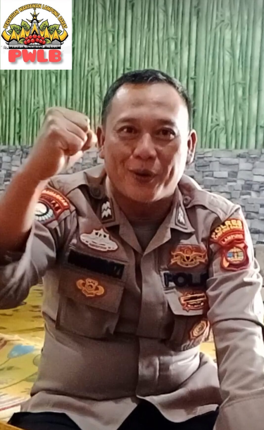 Bhabinkamtibmas Aiptu Pahrulrozi Perkuat Sinergi Bersama Persatuan Wartawan Lampung Barat Bhabinkamtibmas Aiptu Pahrulrozi Perkuat Sinergi Bersama Persatuan Wartawan Lampung Barat
