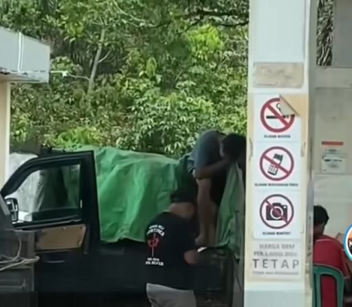 SPBU Tanah Merah : Drum Didahulukan, Pengantri Nomor Buntut SPBU Tanah Merah : Drum Didahulukan, Pengantri Nomor Buntut
