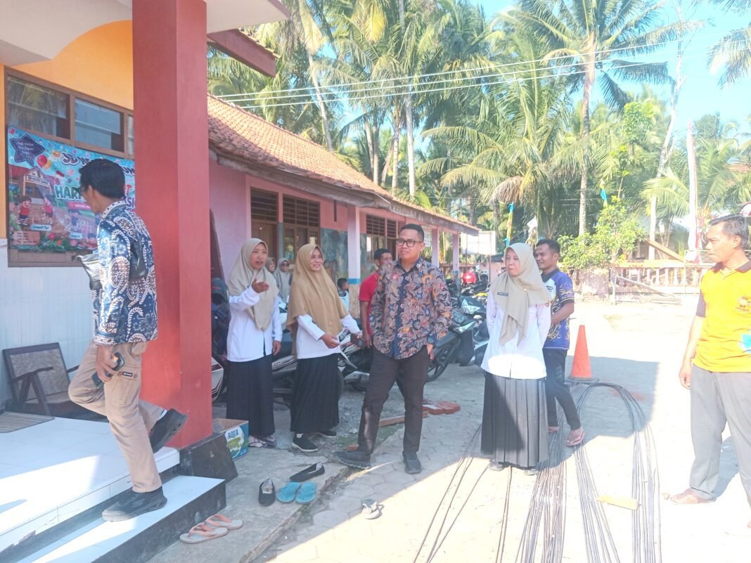 Aspirasi Warga Berbuah Nyata: DPR RI Bramantyo Suwondo Revitalisasi SD Negeri Sumber, Kecamatan Pituruh Aspirasi Warga Berbuah Nyata: DPR RI Bramantyo Suwondo Revitalisasi SD Negeri Sumber, Kecamatan Pituruh